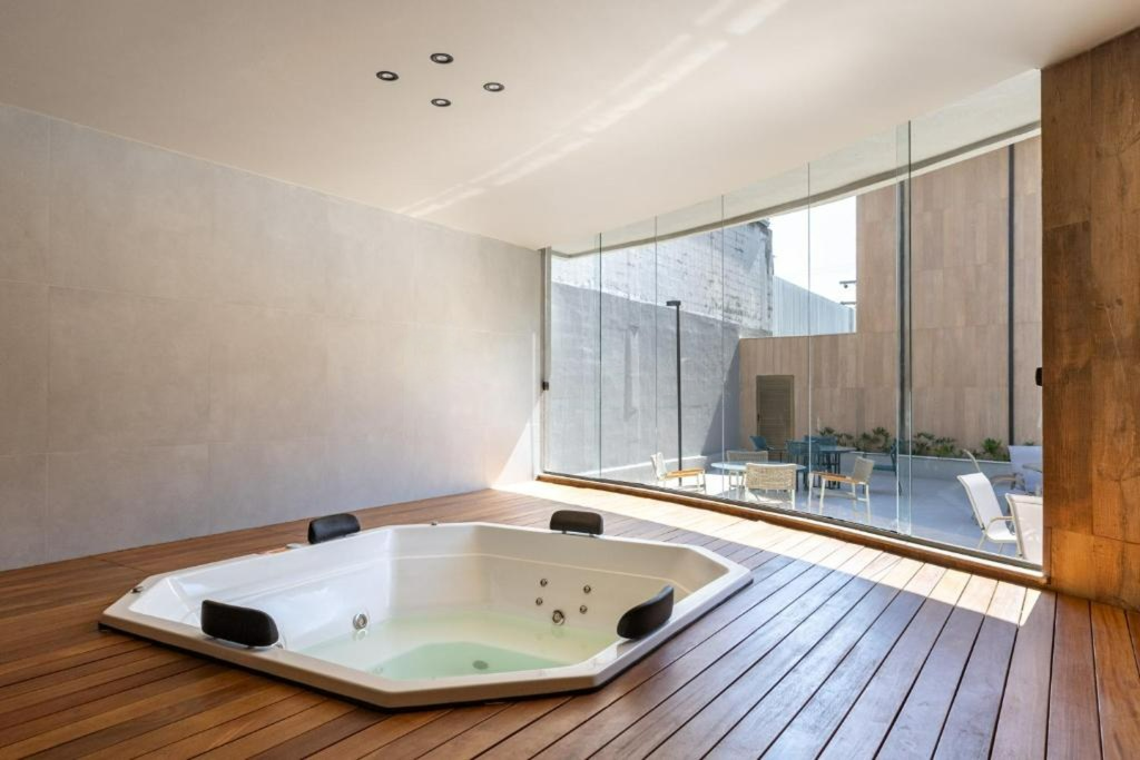 jacuzzi